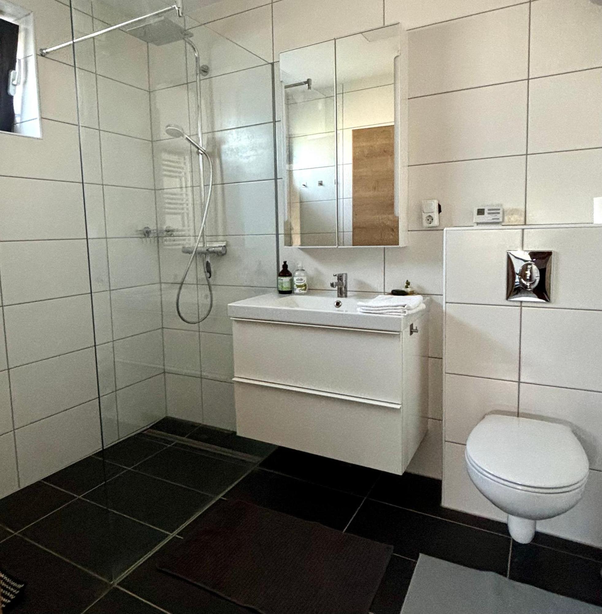 Schoene Wohnung Mit Terrasse Und Parkplatz Velden am Wörthersee Exteriör bild